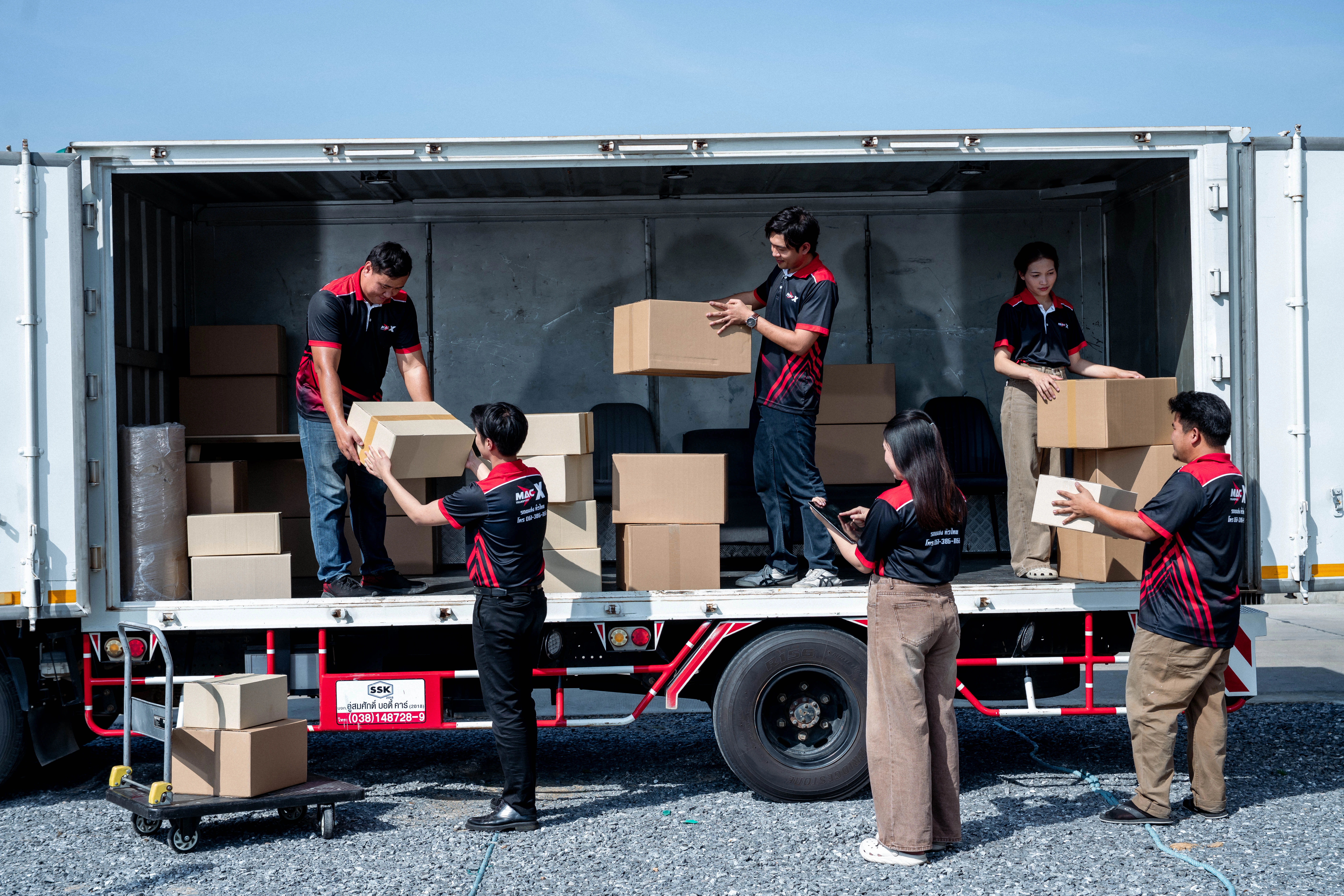 บริการขนส่งสินค้าข้ามแดน ไทย–ลาว ปี 2025 ที่คุ้มค่าและรวดเร็ว